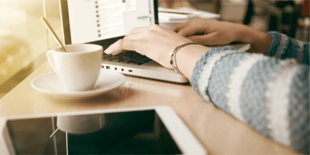 Gambar lama masa pemakaian laptop vs tablet