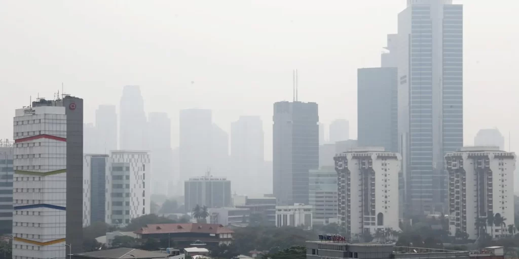 Gambar polusi udara : cek pakai aplikasi pintar IQAir